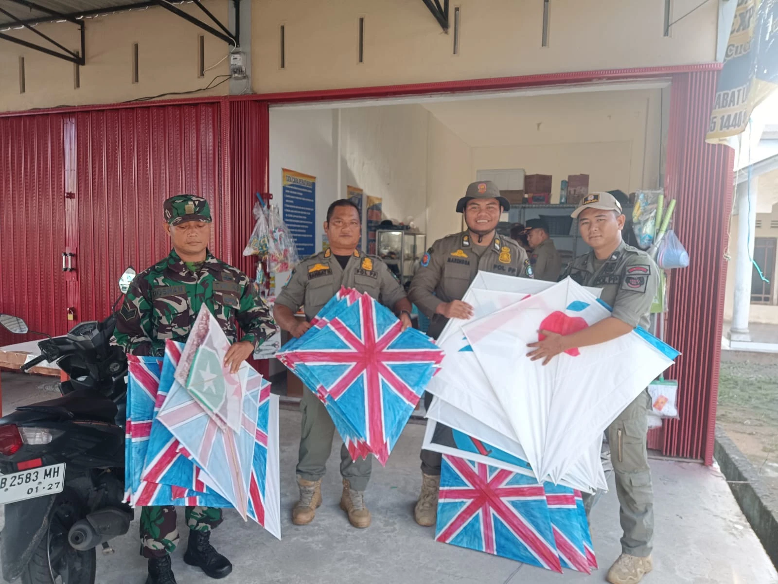 Satpol PP Pontianak Amankan 51 Layangan di Pontianak Timur