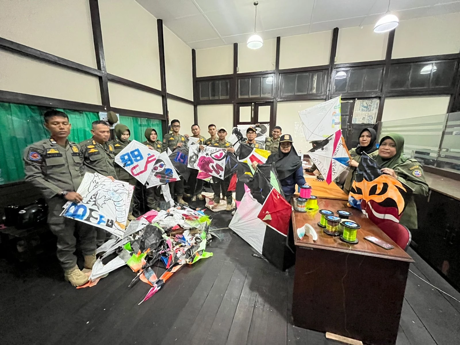 Bahasan Minta Peran Aktif RT-RW Cegah Warga Main Layangan Bahasan Minta Peran Aktif RT-RW Cegah Warga Main Layangan