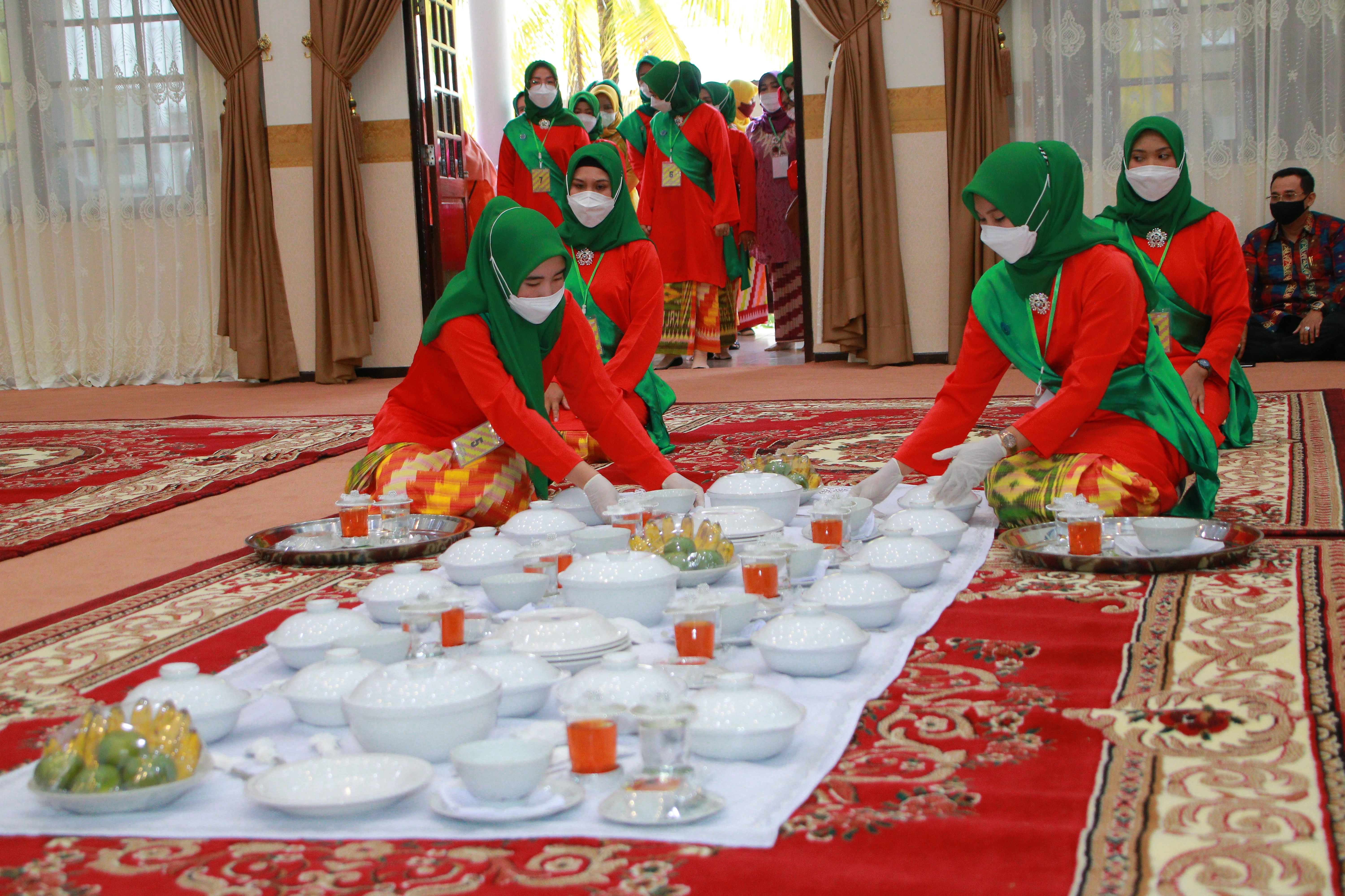Lestarikan Budaya Melayu Lewat Festival Saprahan Lestarikan Budaya Melayu Lewat Festival Saprahan