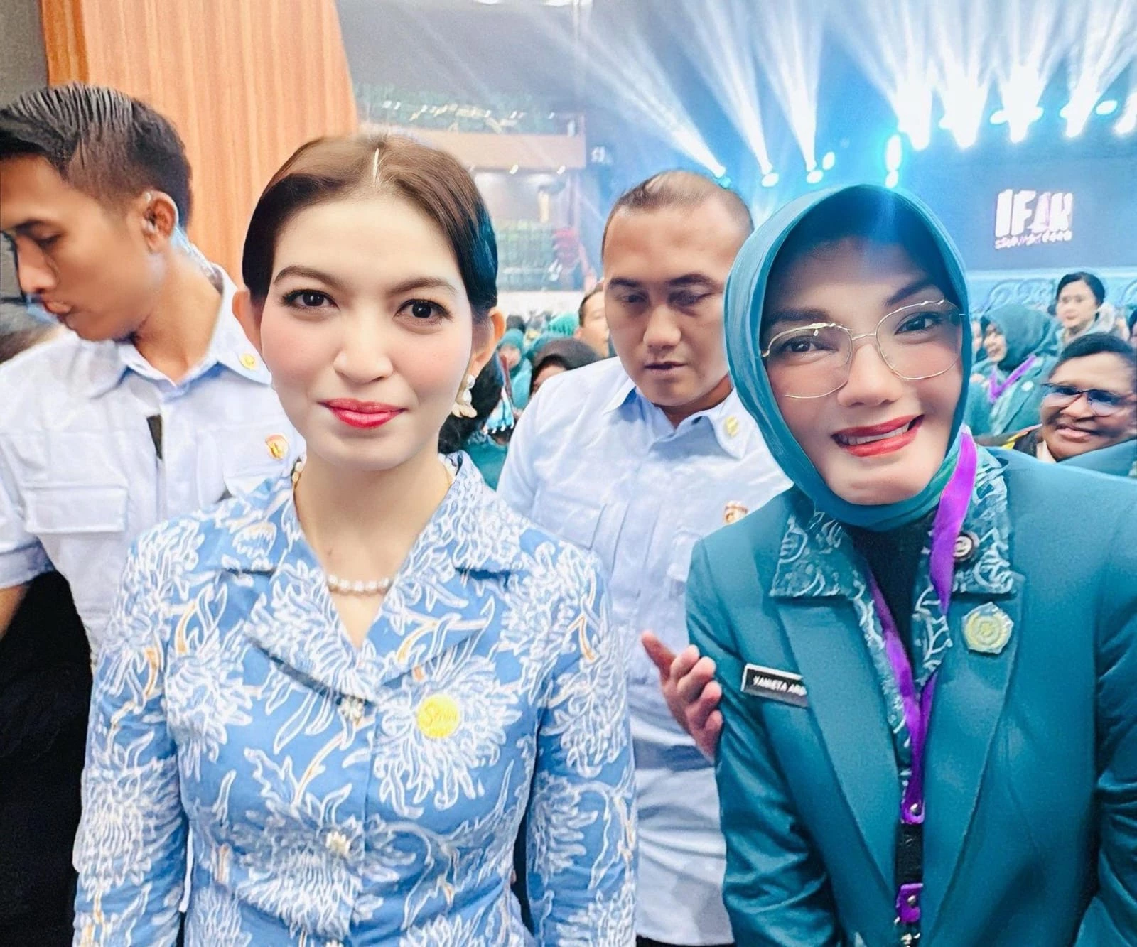 PKK Pontianak Siap Perkuat Peran Keluarga dalam Pembangunan Menuju Indonesia Emas 2045 PKK Pontianak Siap Perkuat Peran Keluarga dalam Pembangunan Menuju Indonesia Emas 2045