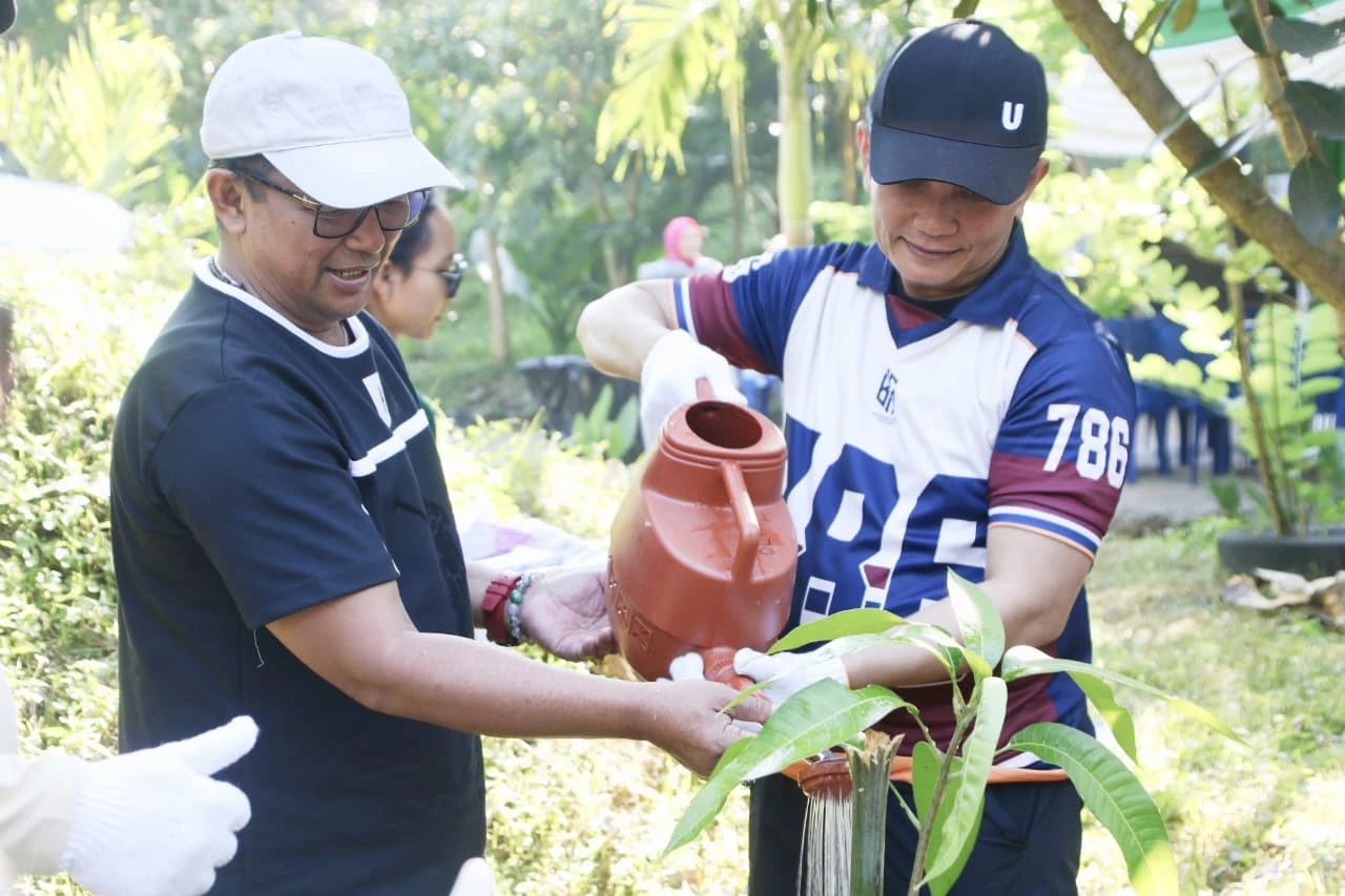 Bahasan Ajak Warga Tanam Satu Rumah Satu Pohon