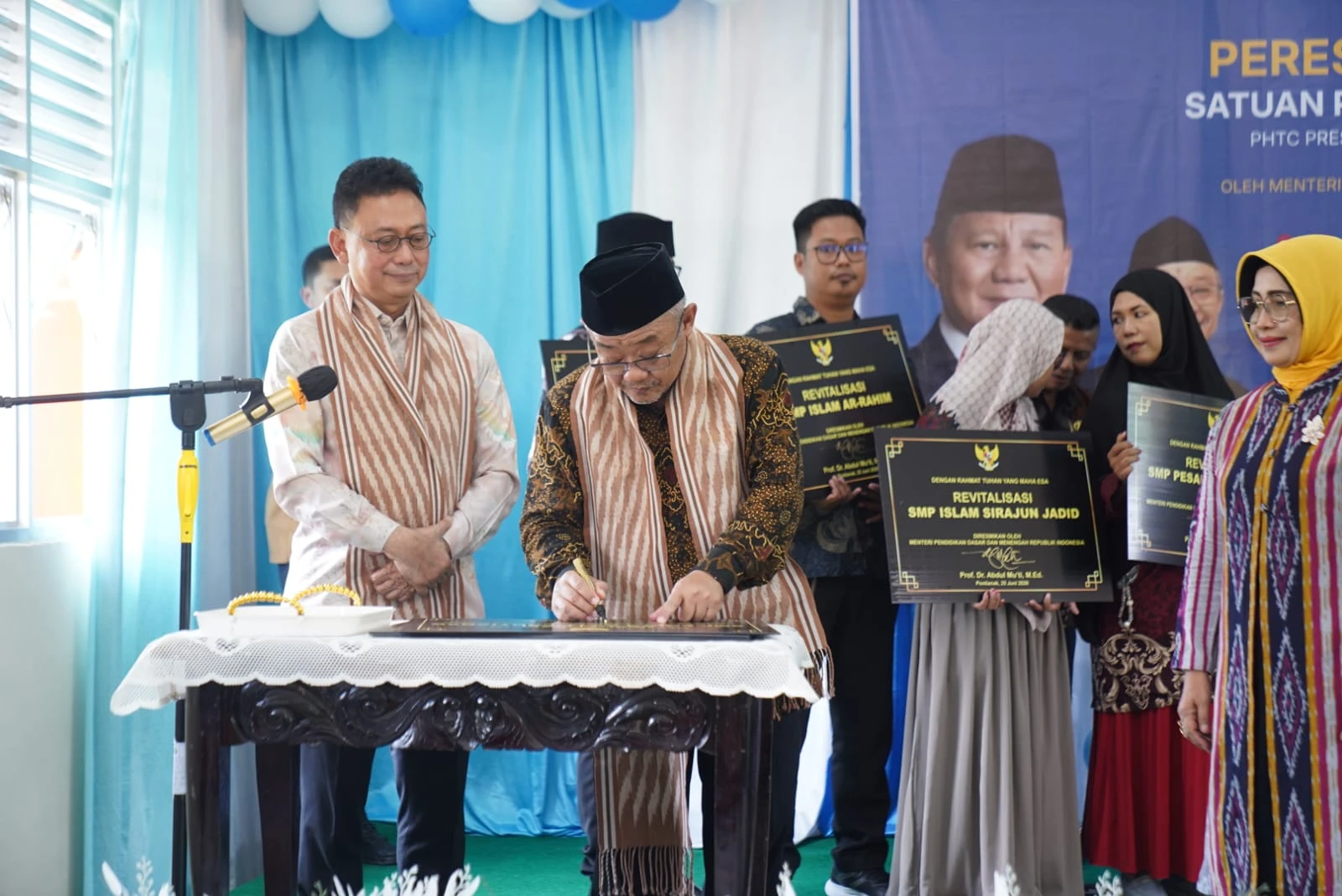 Menteri Dikdasmen Resmikan 27 Gedung Sekolah di Pontianak