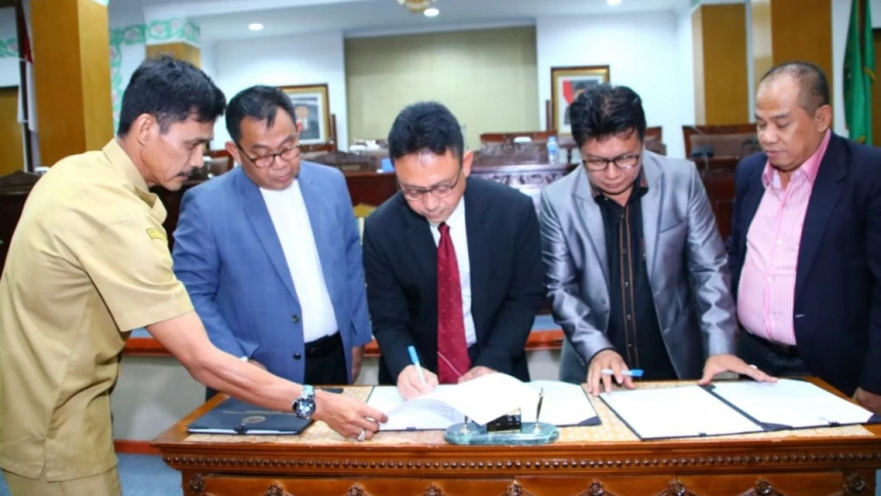 Raperda RPJMD Disahkan Raperda RPJMD Disahkan