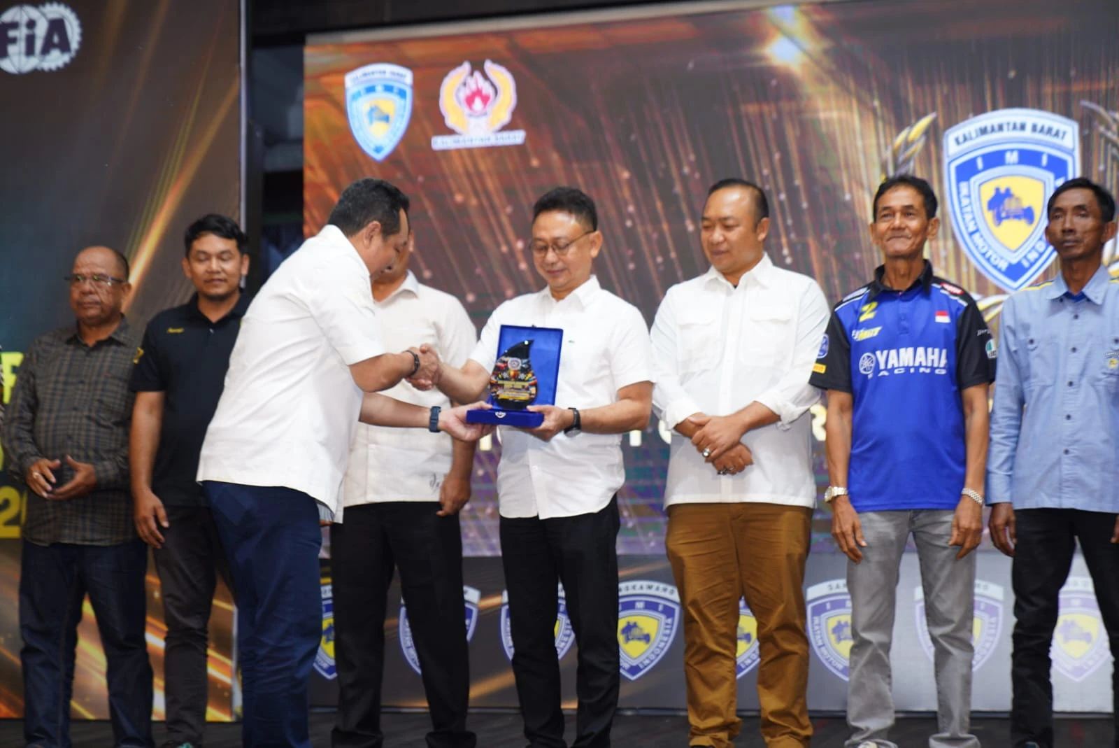 Edi Kamtono Raih Penghargaan IMI Kalbar, Dinilai Berperan Majukan Otomotif