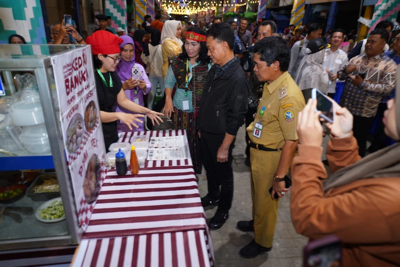 Pusat Kuliner Malam Pasar Tengah Suguhkan Suasana Tempo Dulu Pusat Kuliner Malam Pasar Tengah Suguhkan Suasana Tempo Dulu