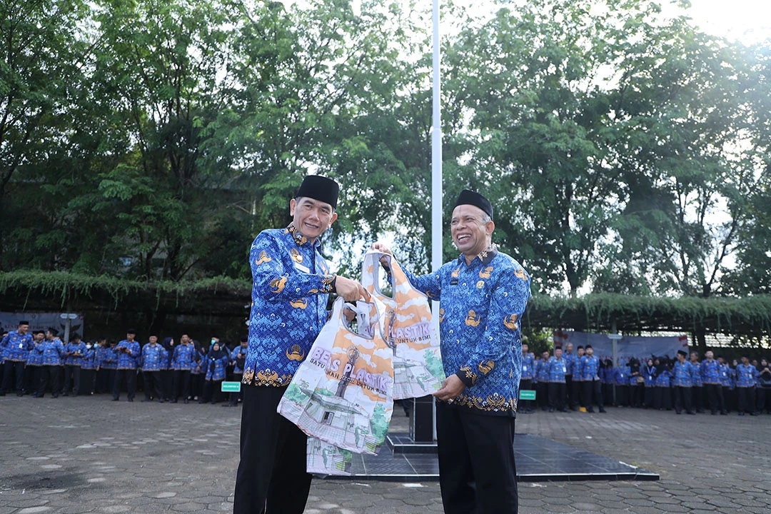 Pj Wali Kota Imbau ASN Gencarkan Gerakan Tanpa Plastik
