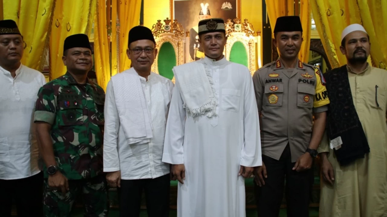 Sultan Minta Pertemuan Sekali Setiap Bulan