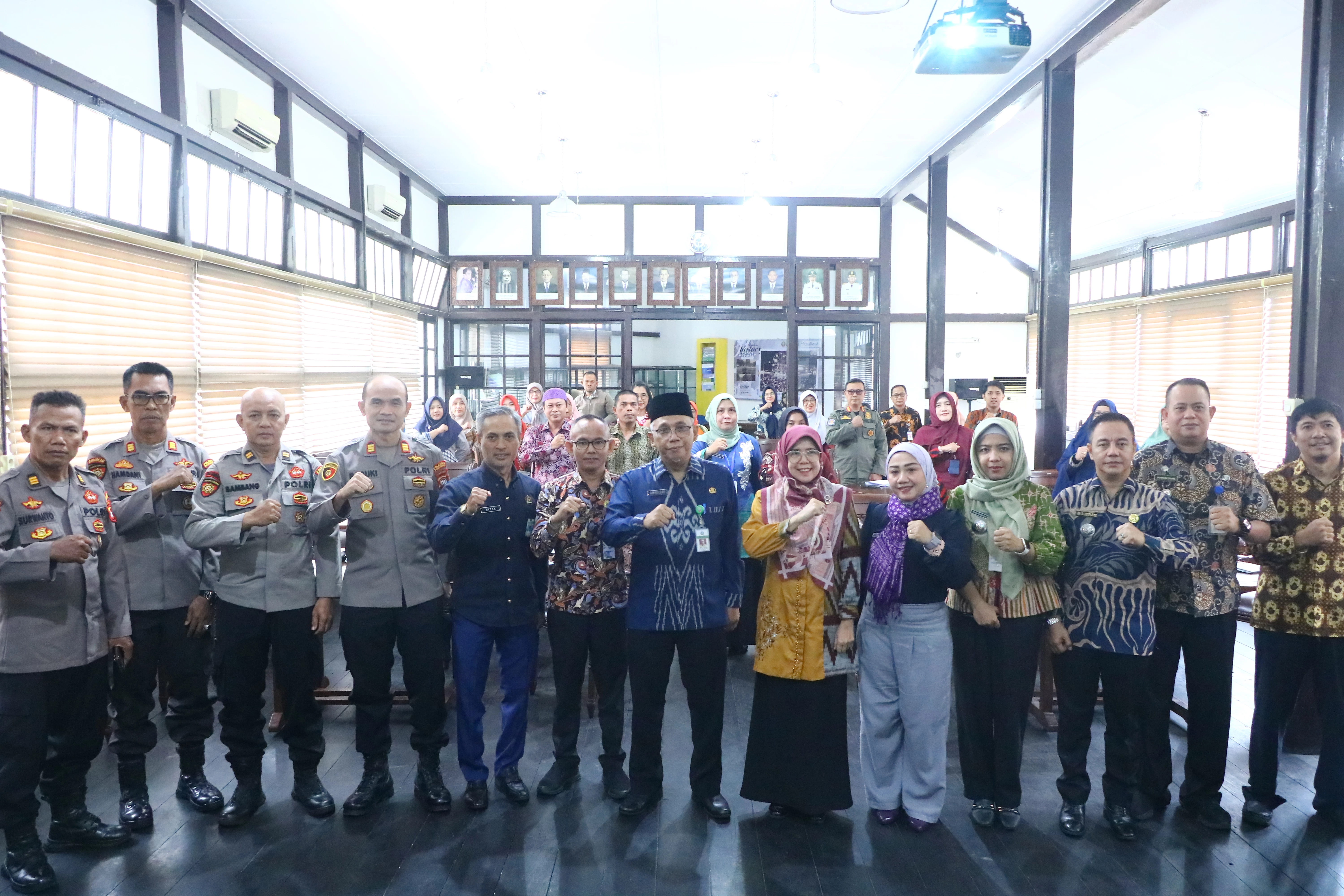 Pemkot Rumuskan Perwa Pembatasan Jam Malam bagi Anak Pemkot Rumuskan Perwa Pembatasan Jam Malam bagi Anak