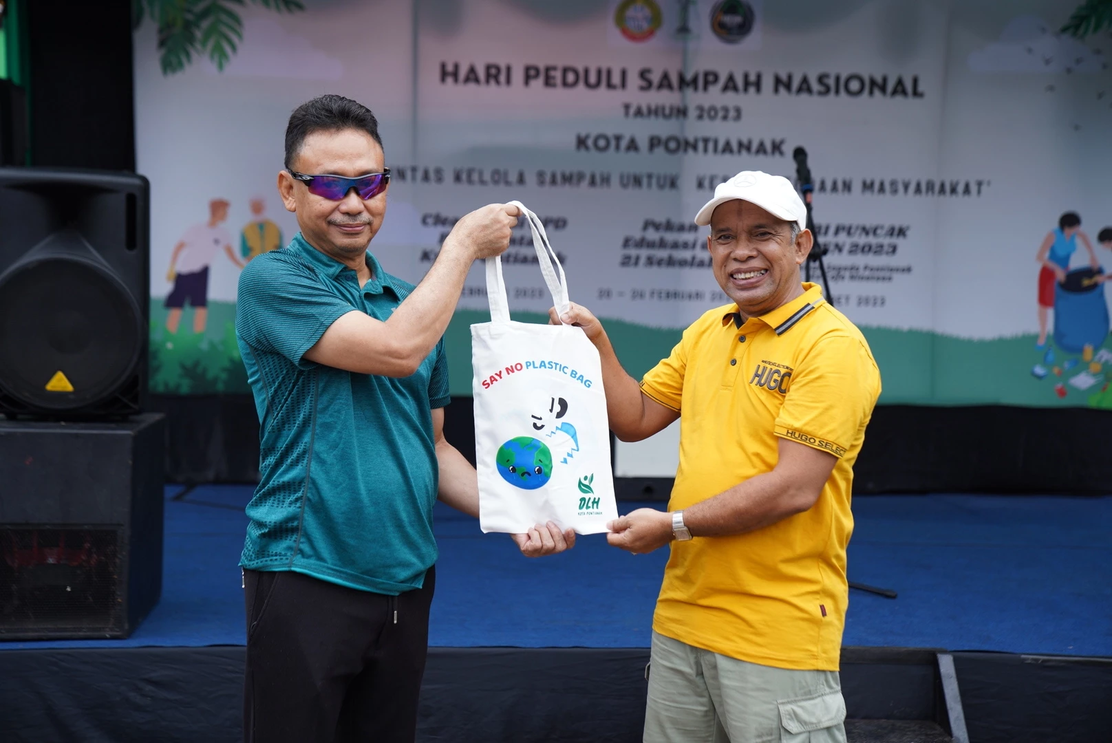 Kurangi Sampah Plastik, Edi Kampanyekan Bawa Tas Belanja Sendiri Kurangi Sampah Plastik, Edi Kampanyekan Bawa Tas Belanja Sendiri