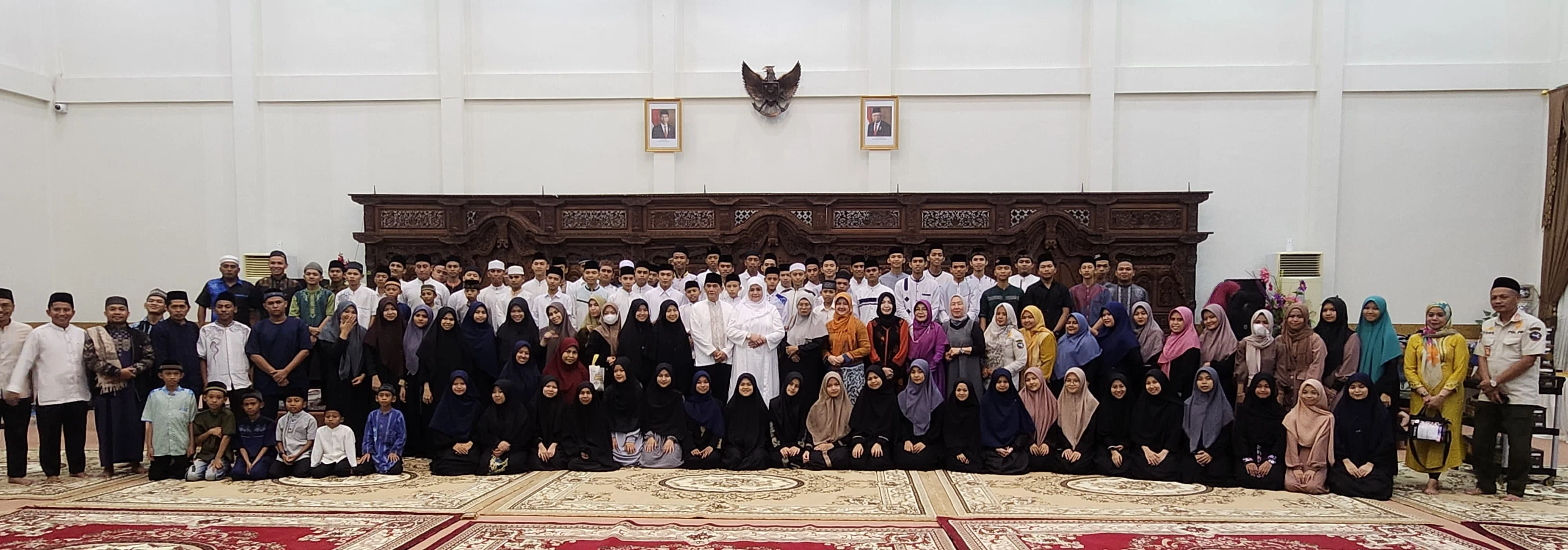 Berbagi Kebahagiaan, Ani Sofian Buka Puasa Bersama Anak Panti Asuhan