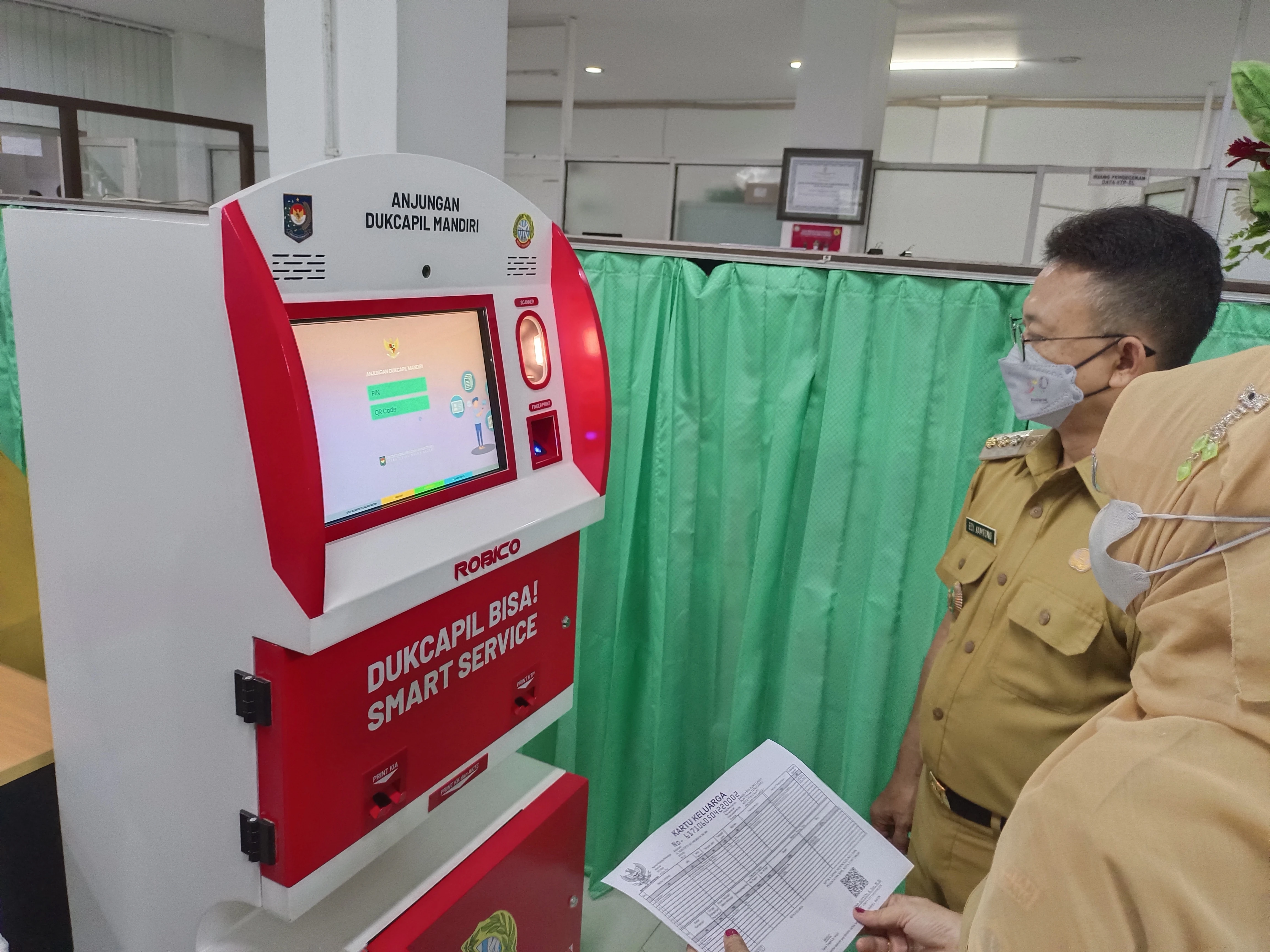 Mesin ADM Mudahkan Warga Cetak Dokumen Adminduk Mandiri