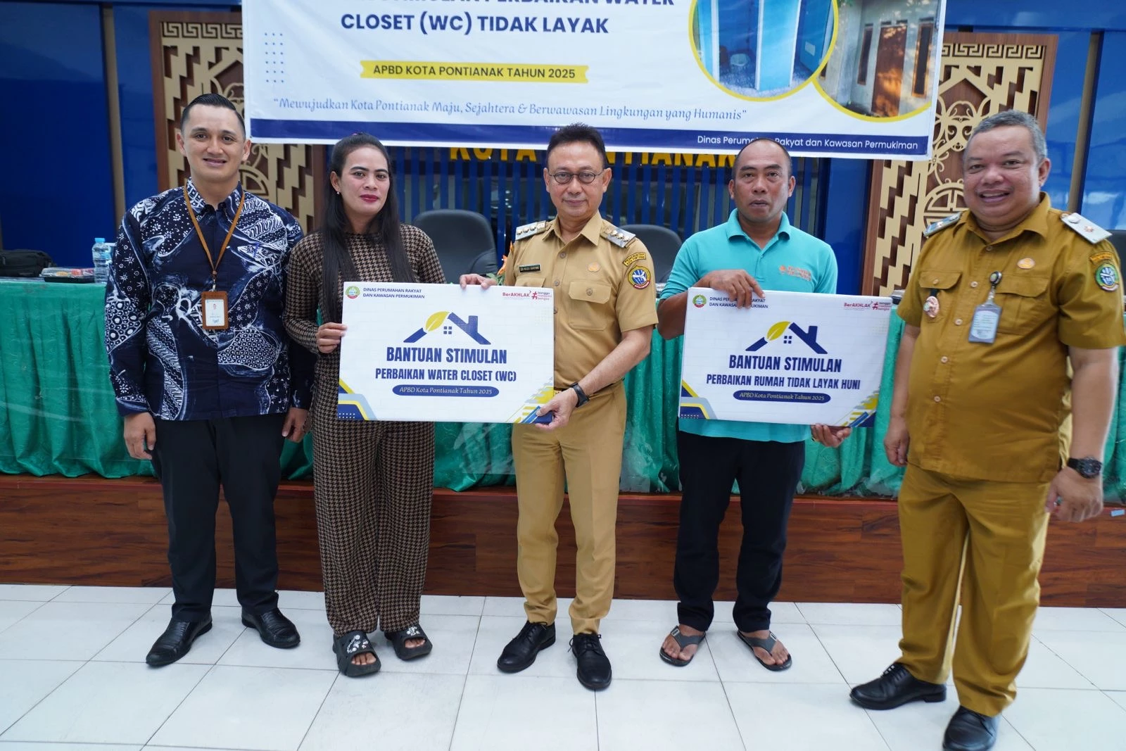 Pemkot Salurkan Bantuan Bedah Rumah dan WC, Warga Merasa Terbantu Pemkot Salurkan Bantuan Bedah Rumah dan WC, Warga Merasa Terbantu