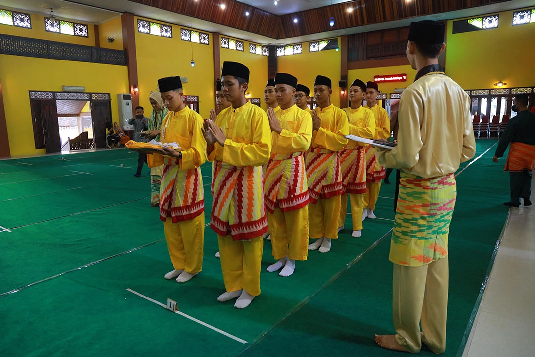 Kenalkan Budaya Saprahan Sejak Dini Lewat Festival Kenalkan Budaya Saprahan Sejak Dini Lewat Festival