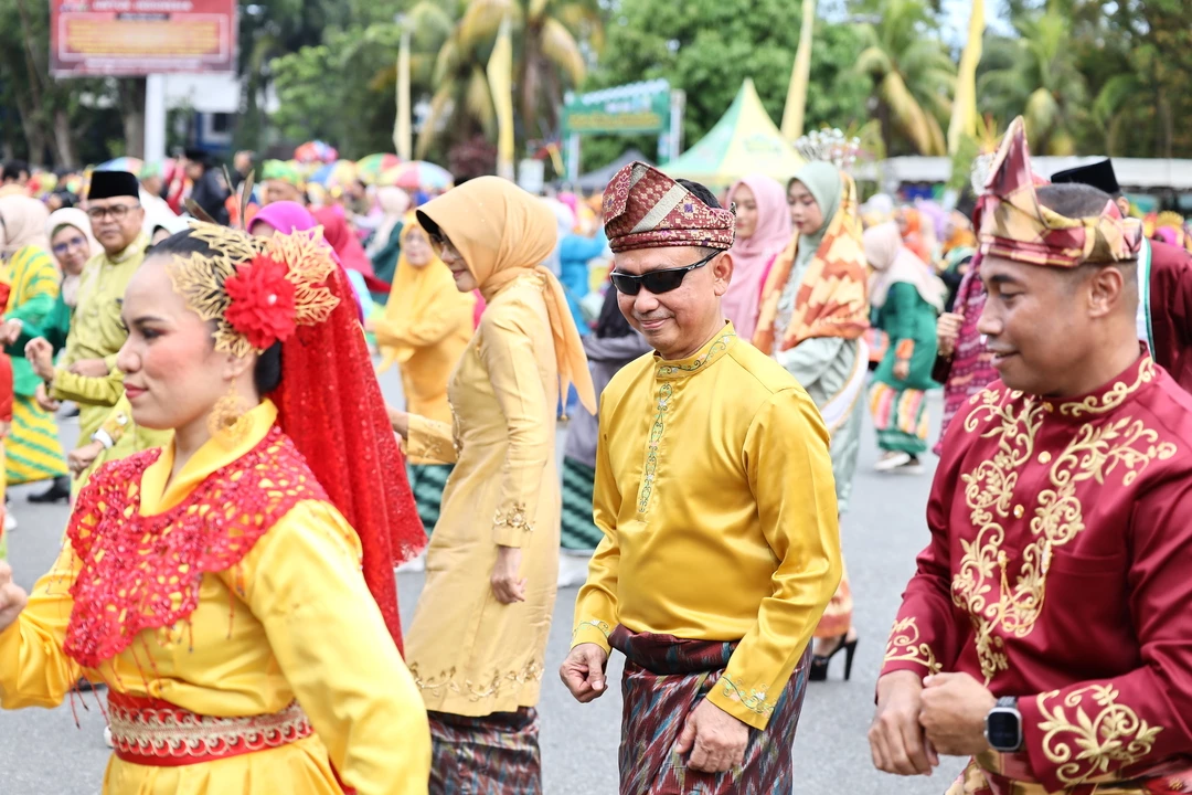 Antusias Ribuan Peserta Jepin Massal Gambarkan Keberagaman Antusias Ribuan Peserta Jepin Massal Gambarkan Keberagaman