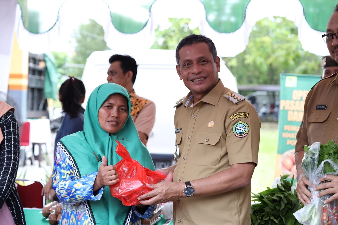 Operasi Pasar Murah Mulai Digelar, Warga Antusias Mengantre