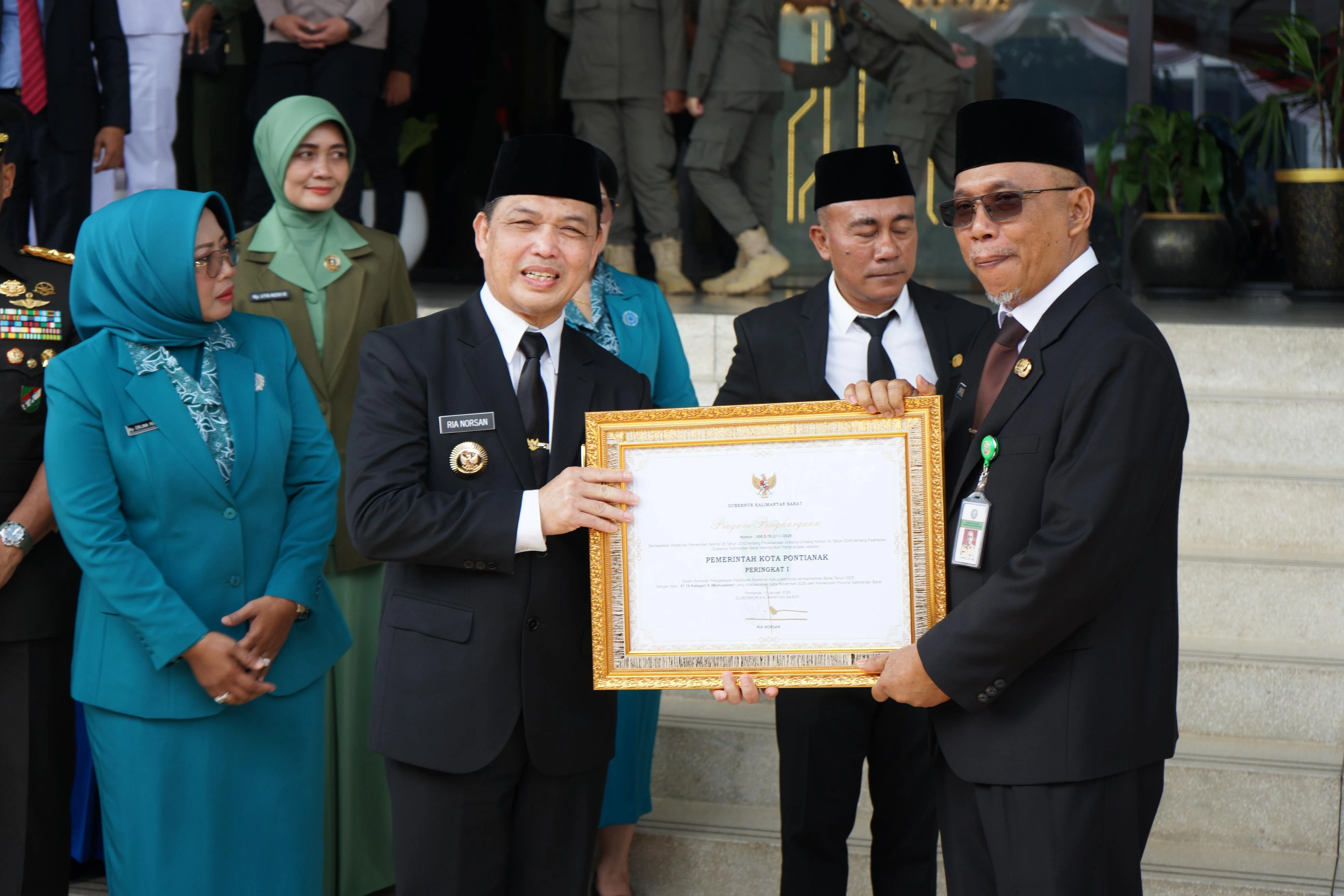 Pemkot Pontianak Borong Dua Penghargaan Bidang Perpustakaan dan Kearsipan
