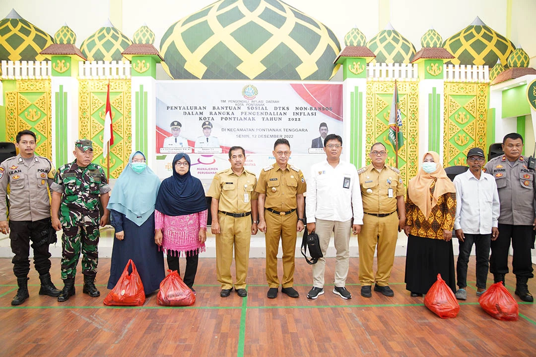 Pemkot Serahkan 17.459 Paket kepada Masyarakat Terdampak Inflasi Pemkot Serahkan 17.459 Paket kepada Masyarakat Terdampak Inflasi