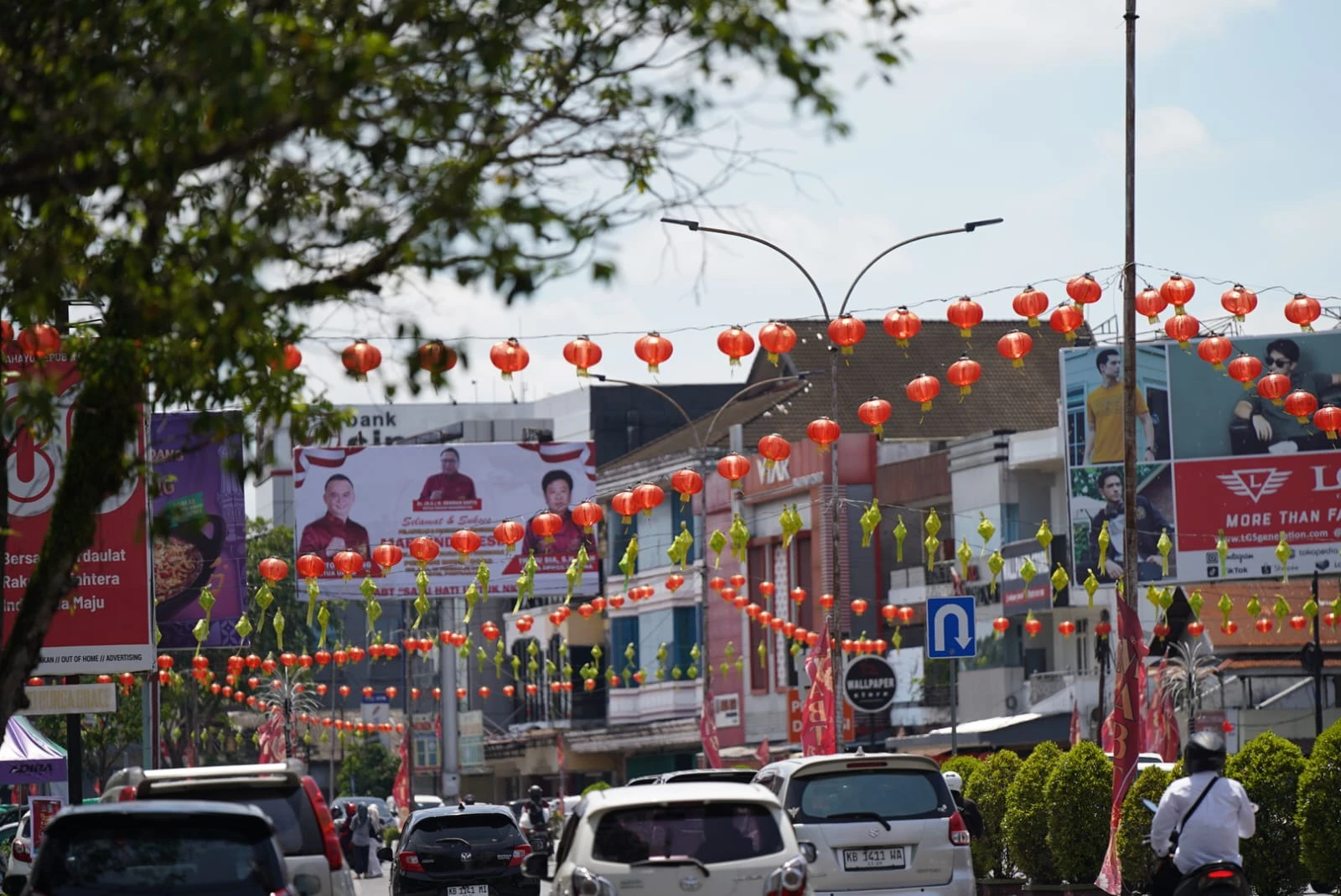 Di Bawah Lampion dan Ketupat, Pontianak Merayakan Toleransi