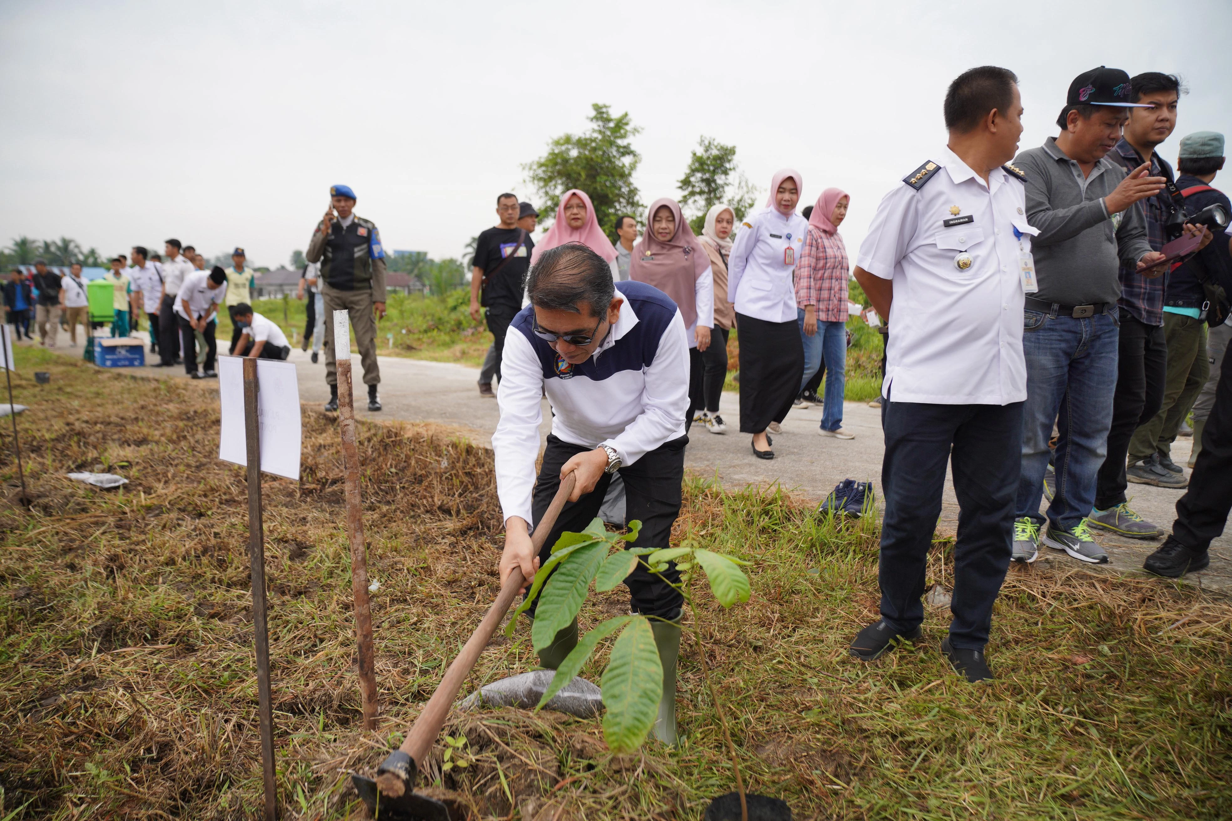 Tanam Seribu Pohon Serentak di Hari Lahan Basah Sedunia Tanam Seribu Pohon Serentak di Hari Lahan Basah Sedunia