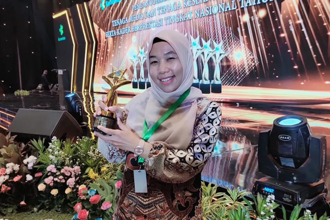 Atas Dedikasinya, Nurul Azizah Raih Kader Posyandu Berprestasi Nasional Atas Dedikasinya, Nurul Azizah Raih Kader Posyandu Berprestasi Nasional
