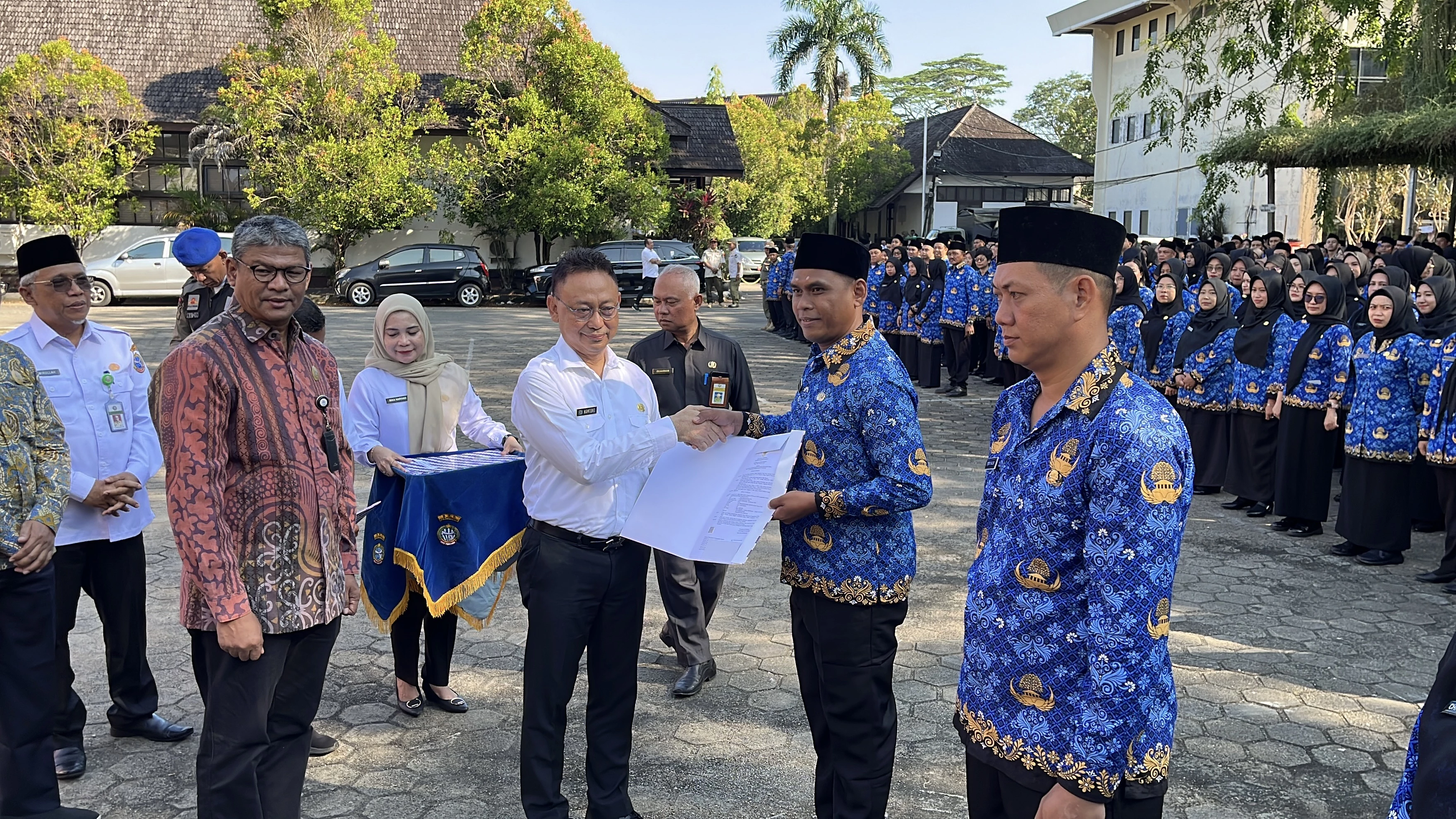 927 ASN Pemkot Pontianak Terima SK 927 ASN Pemkot Pontianak Terima SK