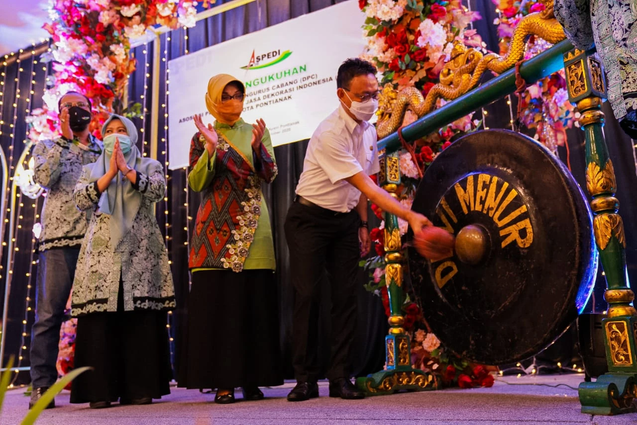 Edi Dorong Jasa Dekorasi Tingkatkan Kompetensi Edi Dorong Jasa Dekorasi Tingkatkan Kompetensi