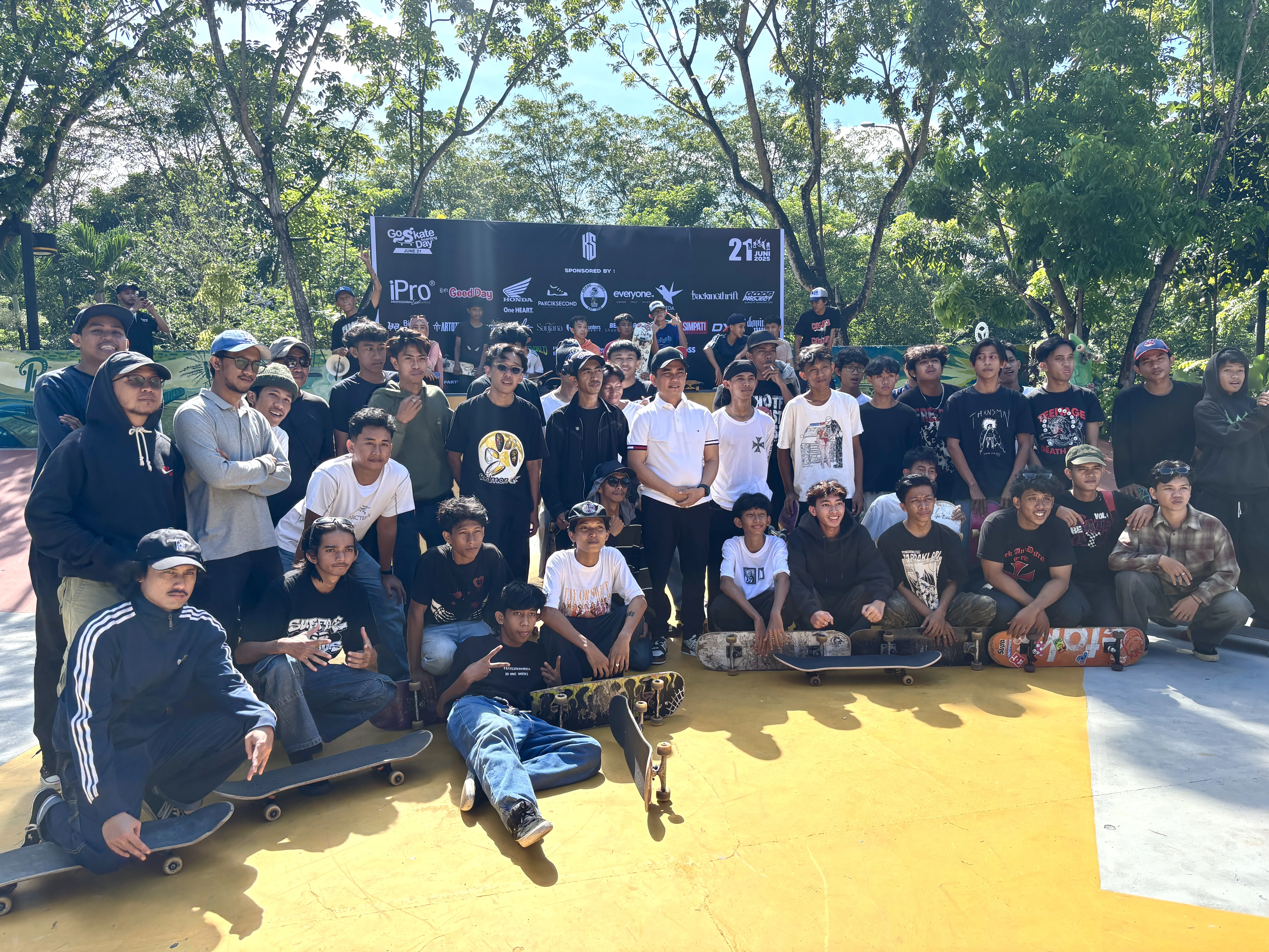 Bahasan: Skateboard Bukan Sekadar Hobi Jalanan, Tapi Olahraga Berprestasi Bahasan: Skateboard Bukan Sekadar Hobi Jalanan, Tapi Olahraga Berprestasi