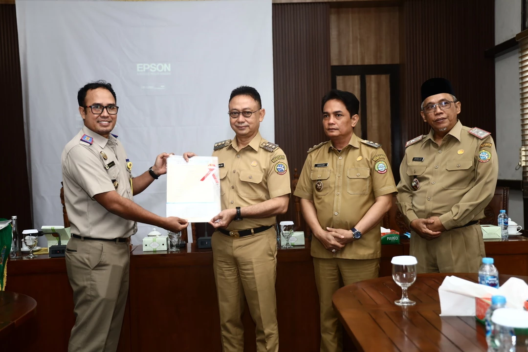 Pontianak Terima 12 Sertifikat Aset, Termasuk Lahan Sekolah Rakyat Pontianak Terima 12 Sertifikat Aset, Termasuk Lahan Sekolah Rakyat