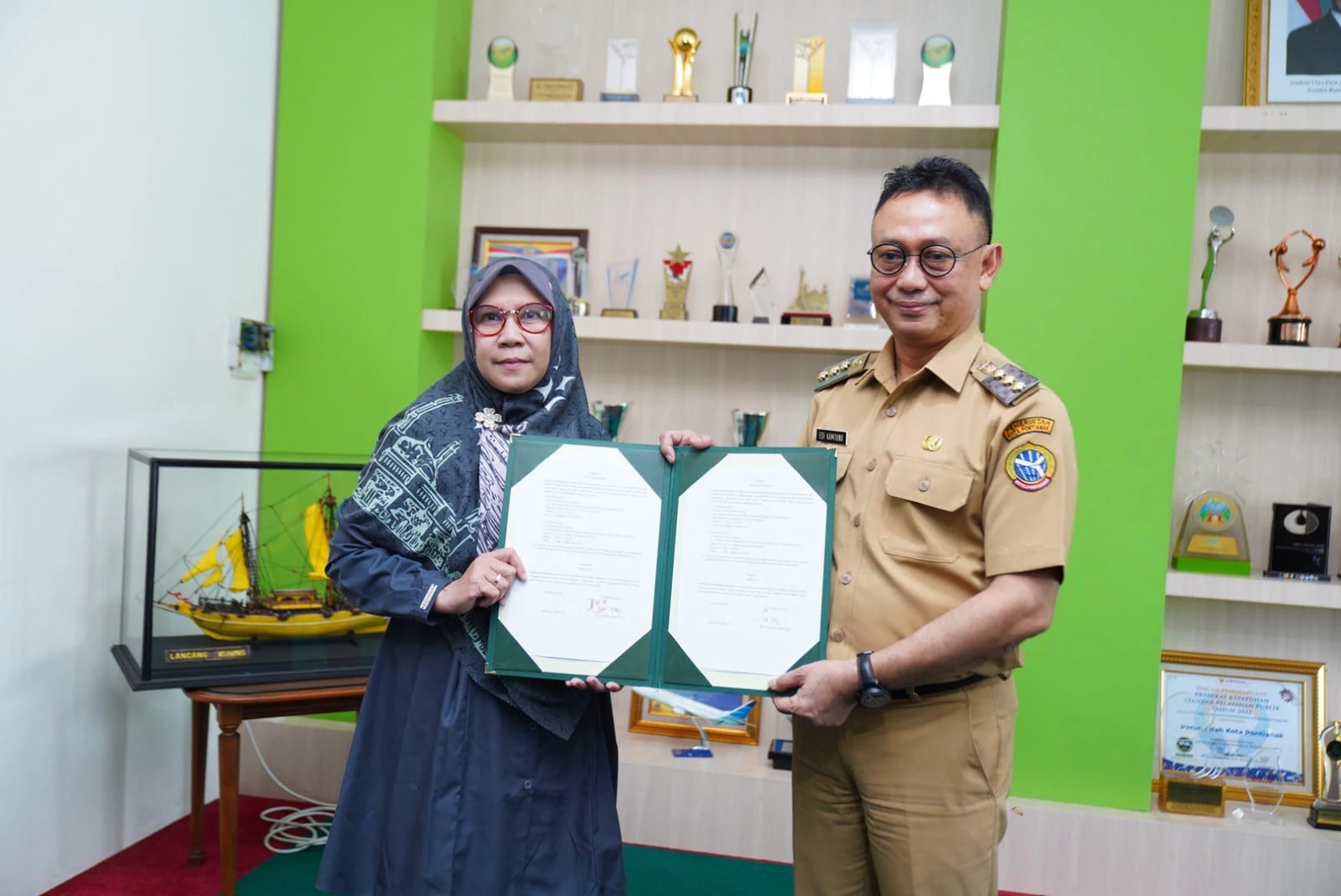 Perbarui MoU Pemkot - Untan, Perkuat Kolaborasi Akademisi dan Pemerintah Perbarui MoU Pemkot - Untan, Perkuat Kolaborasi Akademisi dan Pemerintah