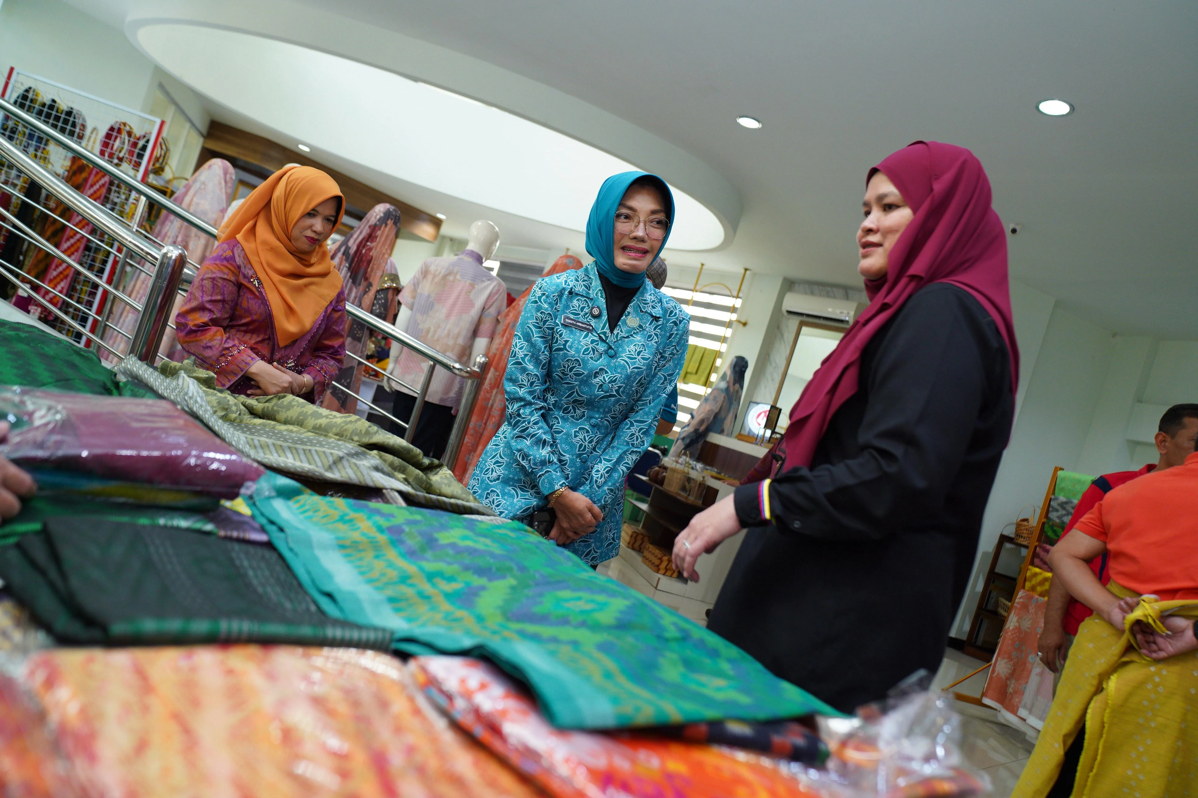 Delegasi Malaysia Terkesan Produk Kriya di UMKM Center