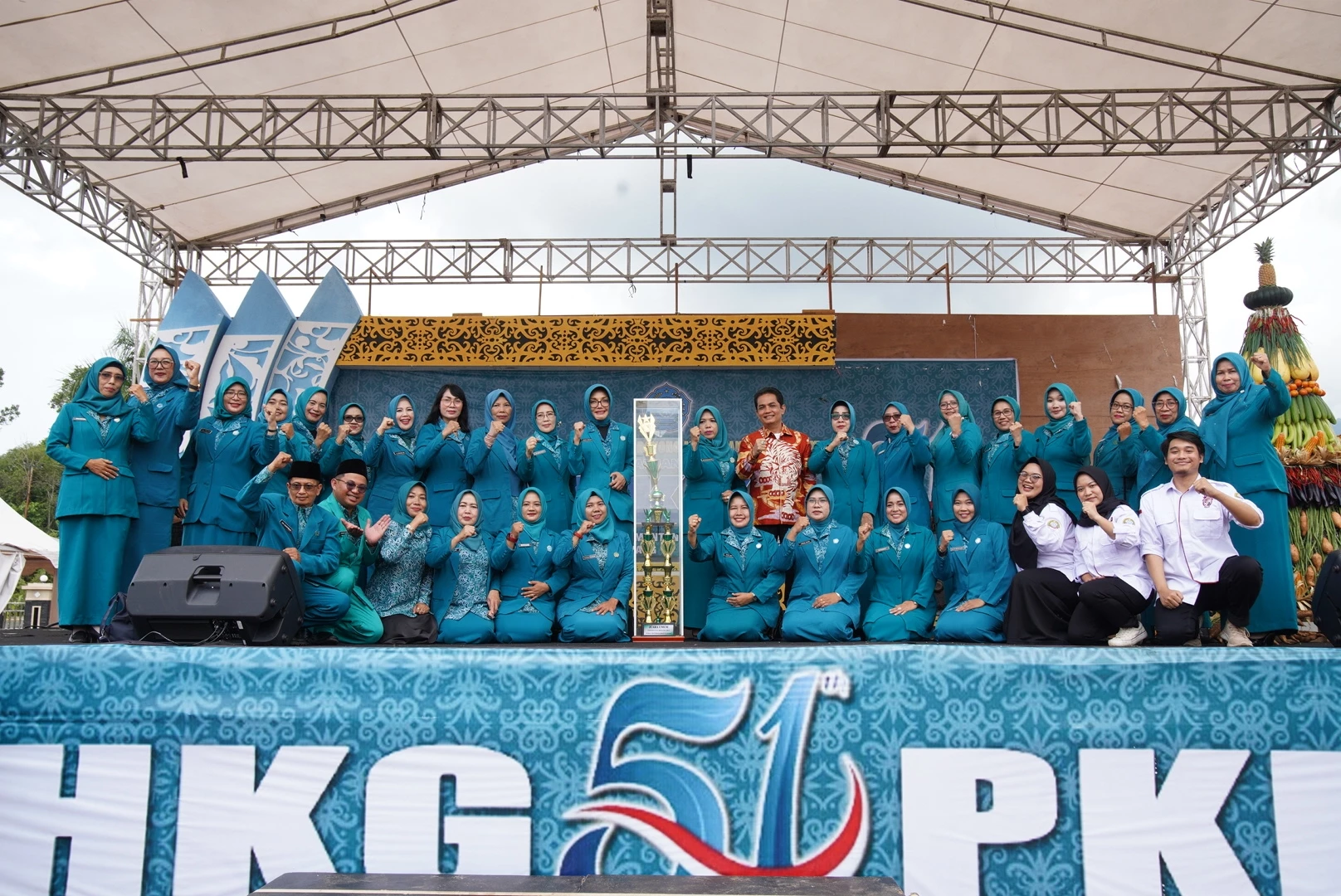 PKK Pontianak Kembali Torehkan Juara Umum HKG PKK ke-51 Tingkat Kalbar PKK Pontianak Kembali Torehkan Juara Umum HKG PKK ke-51 Tingkat Kalbar