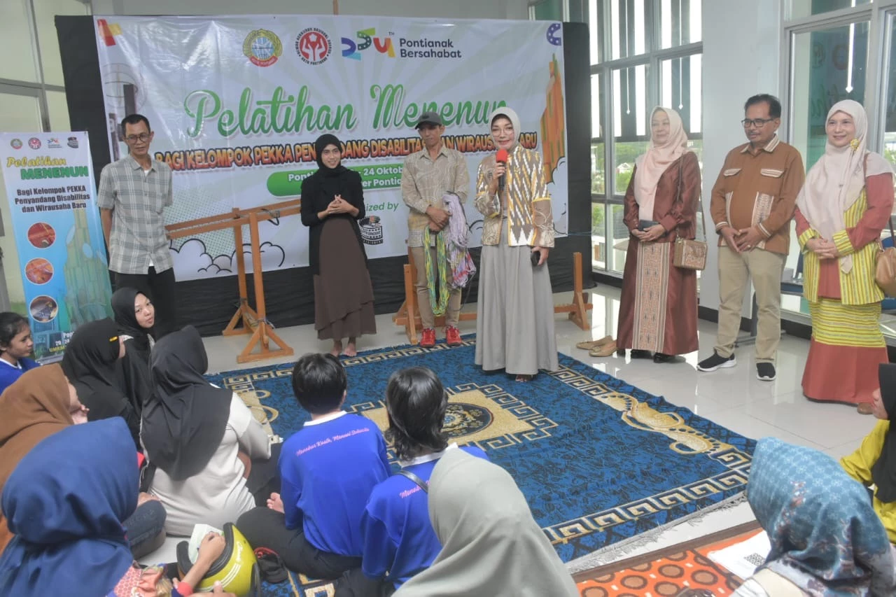 Dekranasda Pontianak Dorong Tren Fesyen Lokal Lewat Workshop dan Pelatihan Tenun