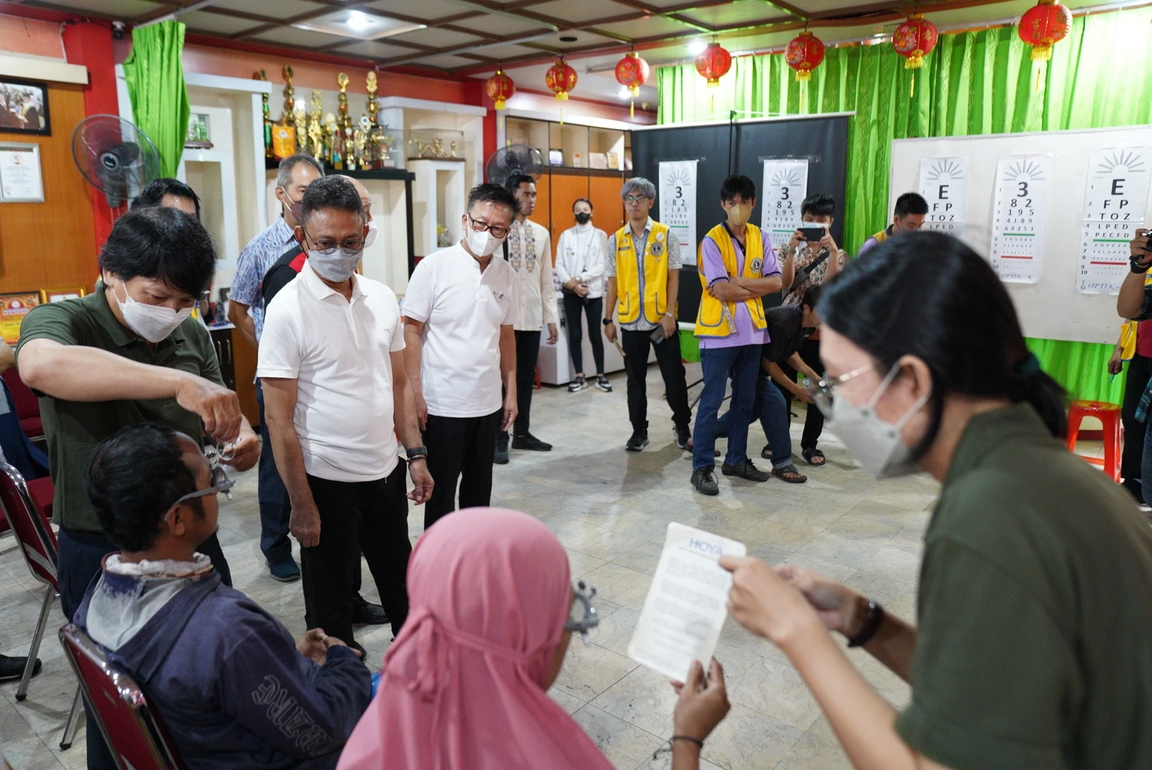 Wako Apresiasi YBS Gelar Pemeriksaan dan Bagikan Kacamata Gratis Wako Apresiasi YBS Gelar Pemeriksaan dan Bagikan Kacamata Gratis