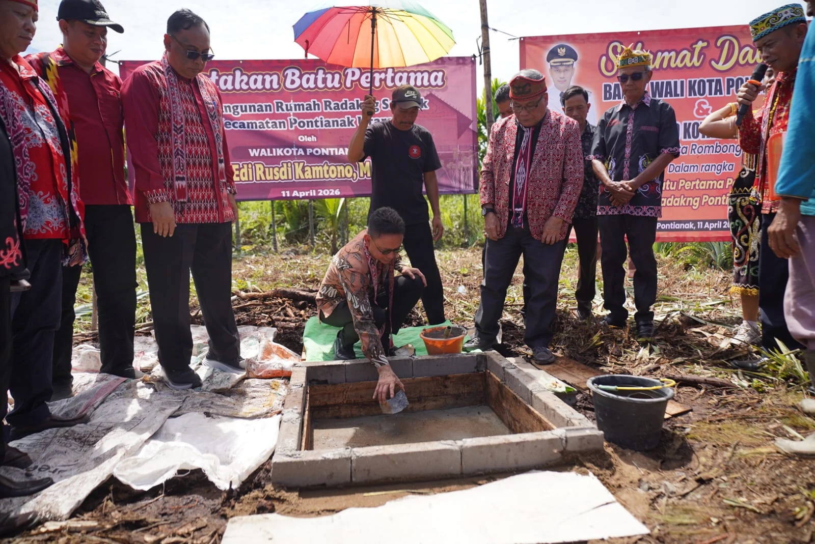 Wako Dukung Pembangunan Rumah Radakng Samilik