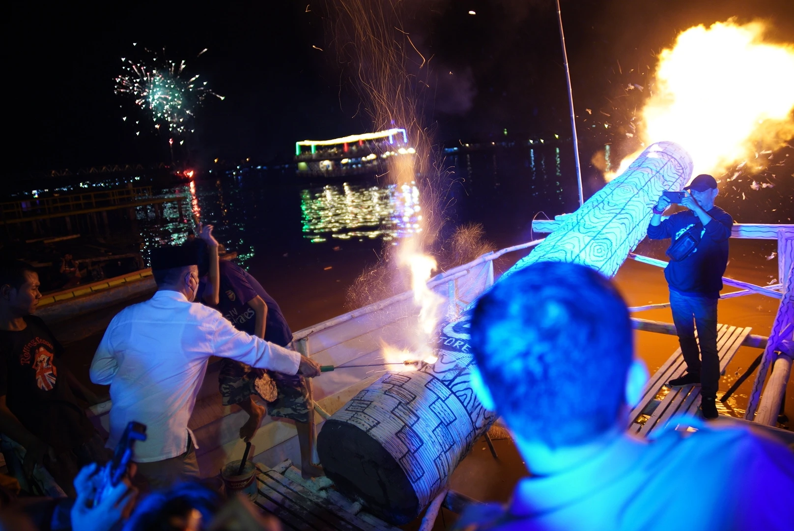 Edi Kamtono Sulut Meriam Karbit di Gang Kuantan