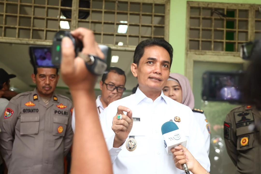 Serahkan Bantuan Operasional, Bahasan Harap RT-RW Dukung Program Pemkot Serahkan Bantuan Operasional, Bahasan Harap RT-RW Dukung Program Pemkot