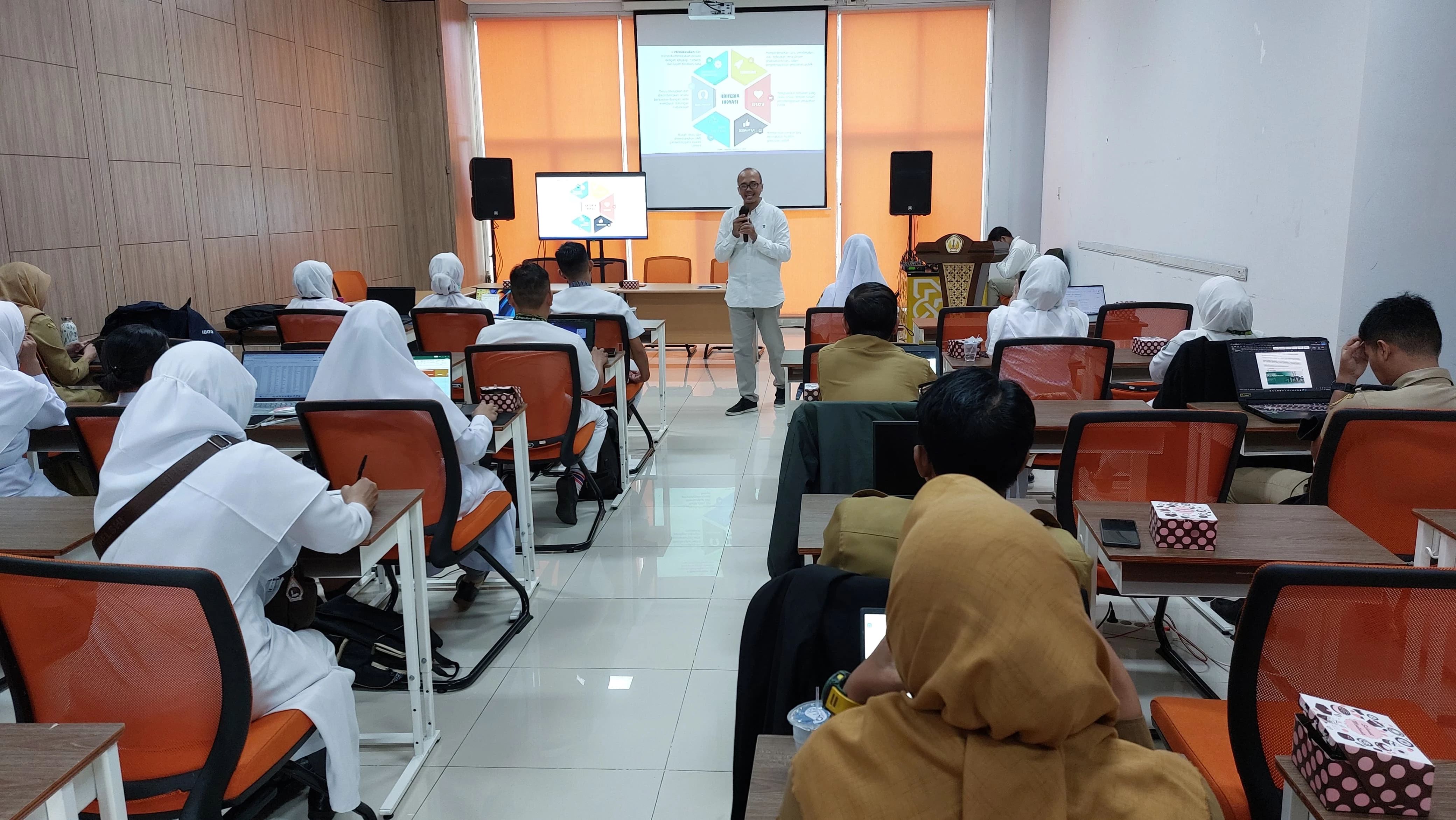 BAPPERIDA Pontianak Gelar Pelatihan Penulisan Proposal Inovasi Berbantuan AI BAPPERIDA Pontianak Gelar Pelatihan Penulisan Proposal Inovasi Berbantuan AI