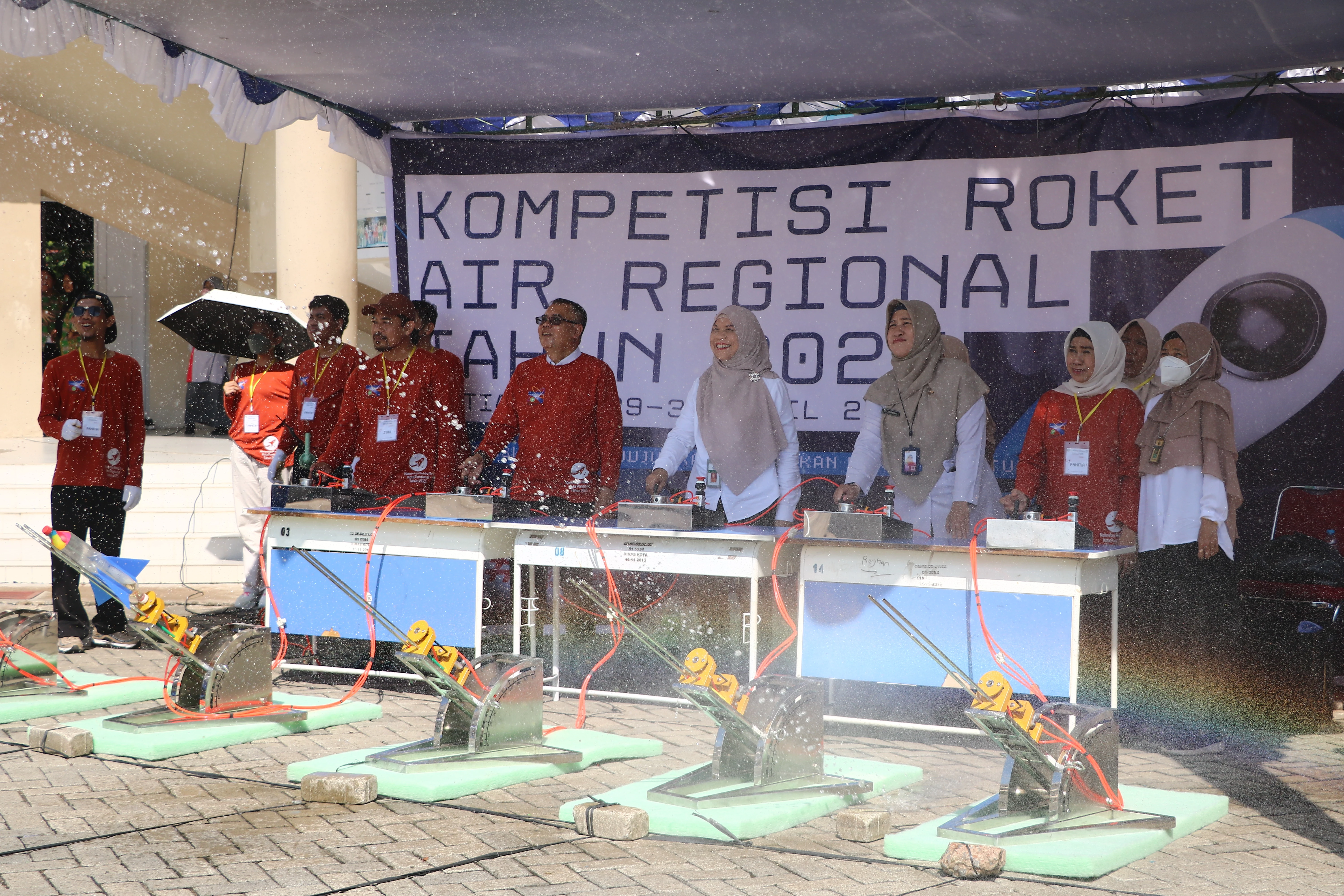 Lomba Roket Air Dorong Kreativitas Siswa di Bidang Iptek