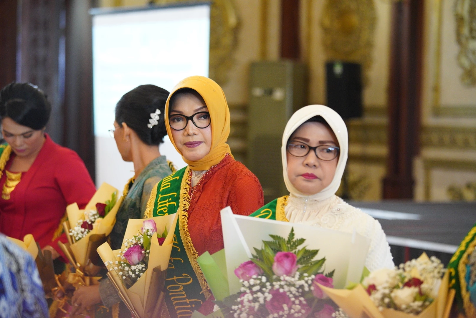 Dikukuhkan Sebagai Bunda Literasi, Yanieta Berkomitmen Tingkatkan Minat Baca Anak Dikukuhkan Sebagai Bunda Literasi, Yanieta Berkomitmen Tingkatkan Minat Baca Anak