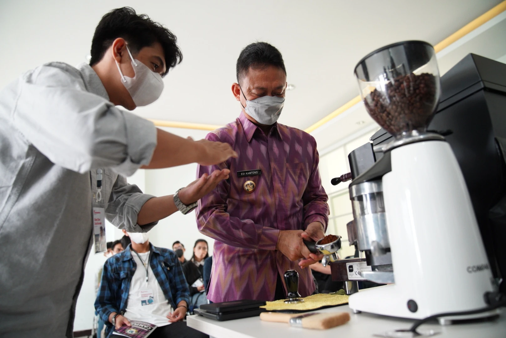 Gemar Bereksperimen Kopi, Bang Edi Motivasi Para Barista Muda