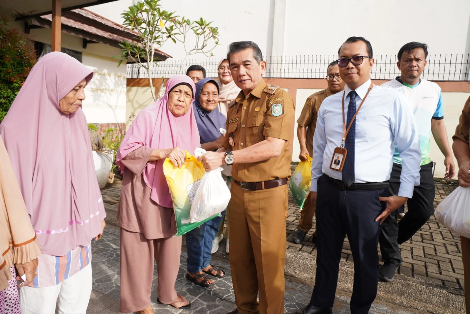 Warga Pontianak Kota Serbu Pasar Murah