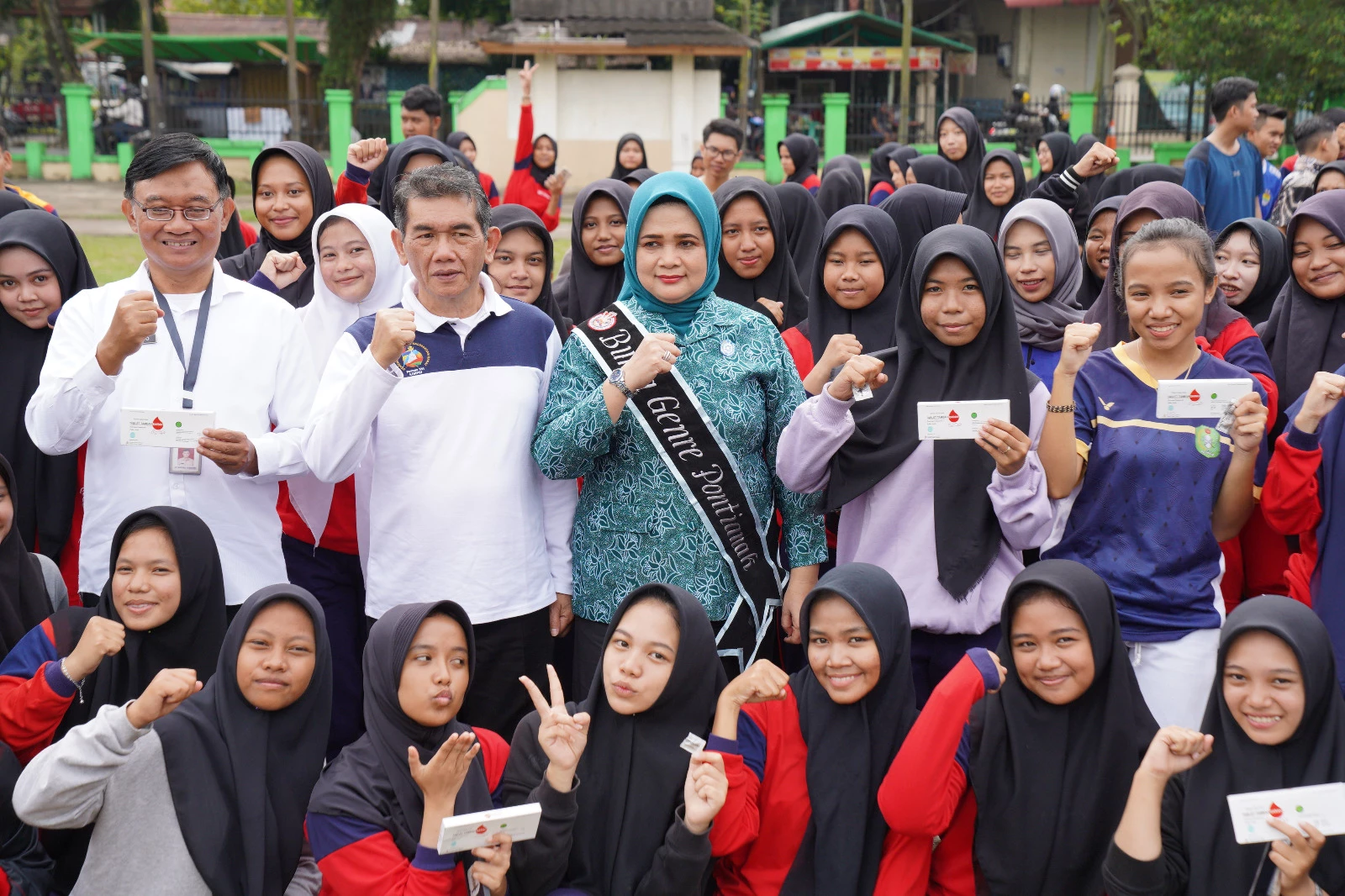 Cegah Stunting, Bagikan Tablet Tambah Darah Bagi Siswi SMKN 1