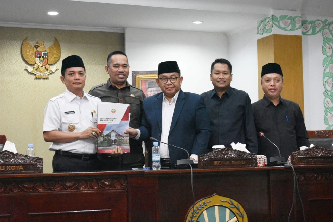 Rapat Paripurna DPRD, Bahas Upaya Dongkrak PAD Rapat Paripurna DPRD, Bahas Upaya Dongkrak PAD