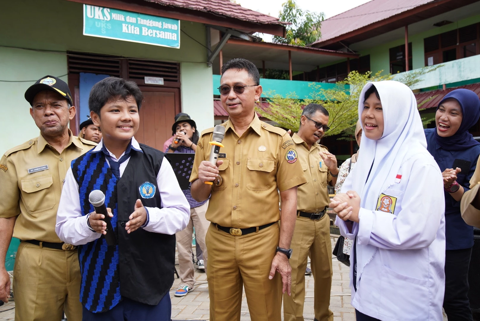 Nyanyi Bareng Wali Kota, Kado Ultah Istimewa Buat Joe Vandes Nyanyi Bareng Wali Kota, Kado Ultah Istimewa Buat Joe Vandes